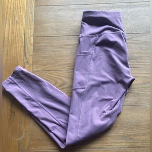 Light purple/pink leggings with pockets